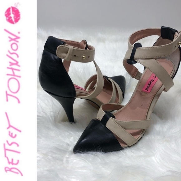 BETSEY JOHNSON COLORBLOCK HEELS BEIGE & BLACK 4” TWO TONE PINUP ROCKABILLY SZ 9 - Picture 1 of 15